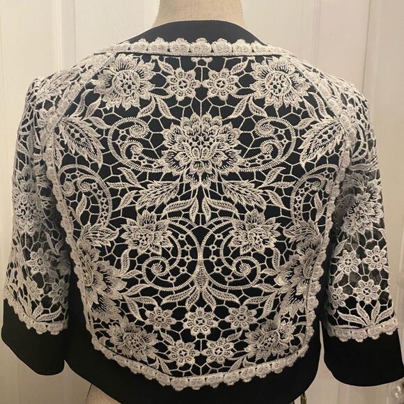 Tadashi Shoji lace/ mesh cropped blazer, size 2 - Picture 11 of 16